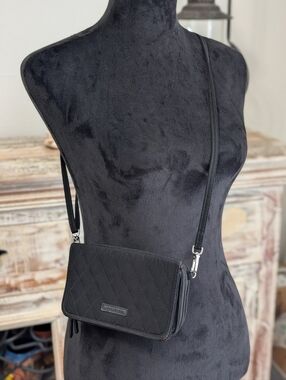 Vera Bradley RFID Crossbody Wallet Clutch Black Quilted Removable Strap